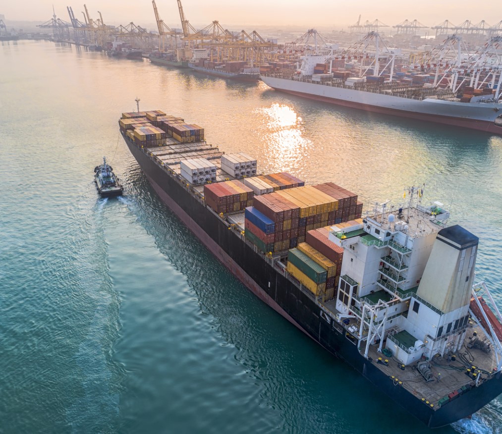 Container ship on ocean, coordinated by SME forwarder with Fr8labs software.